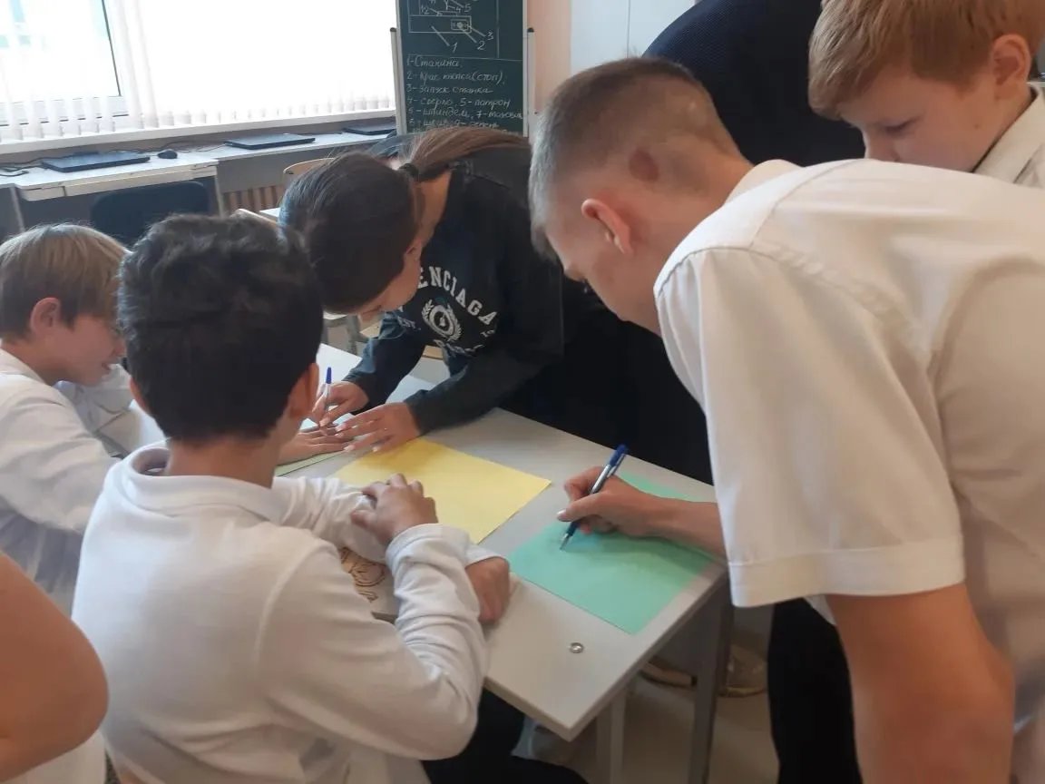 24 ноября в гимназии "Юнона" в преддверии Международного дня инвалидов была организована литературная гостиная "Читаем вместе".